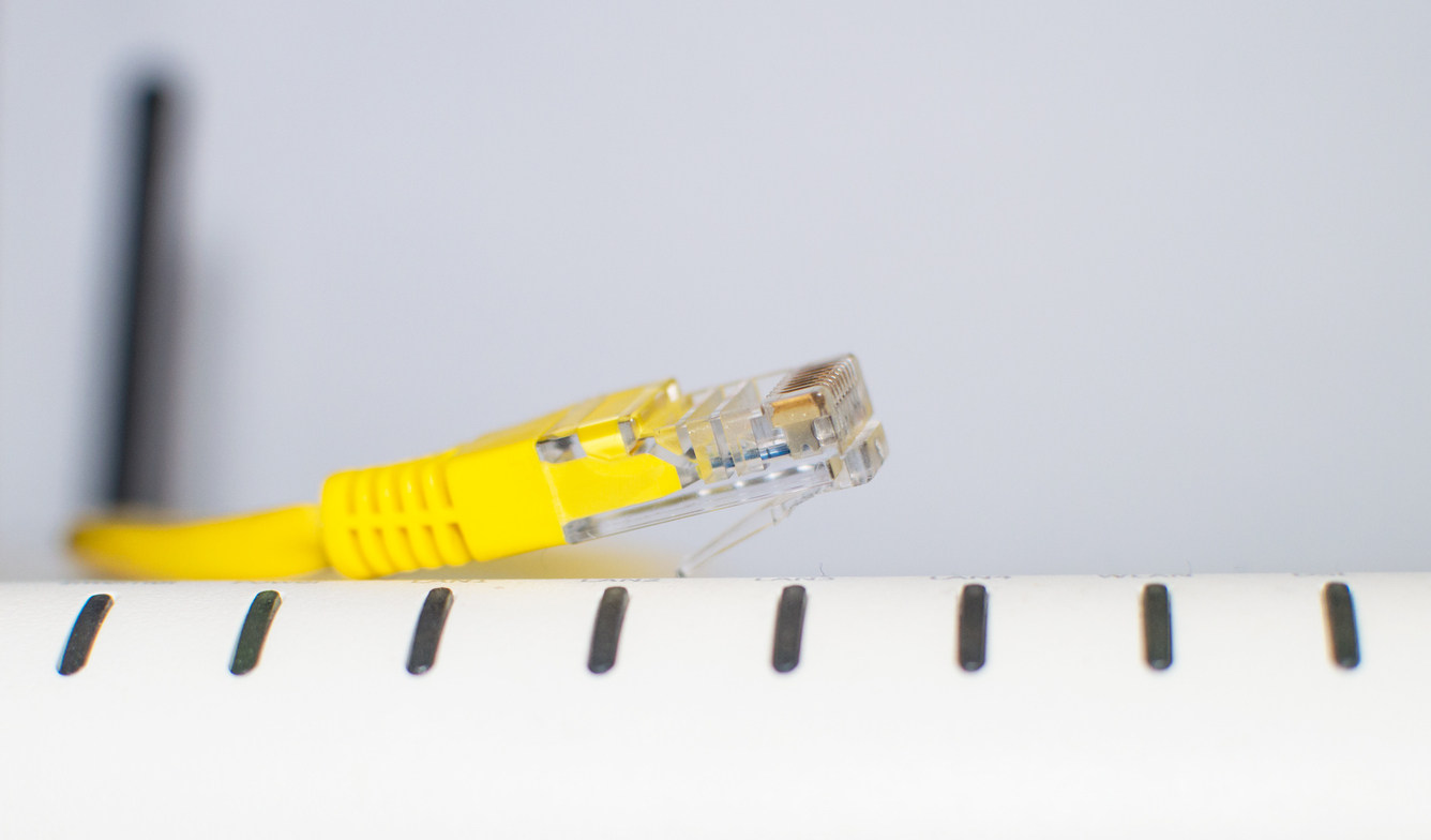 Internet router and yellow interconnect cables.